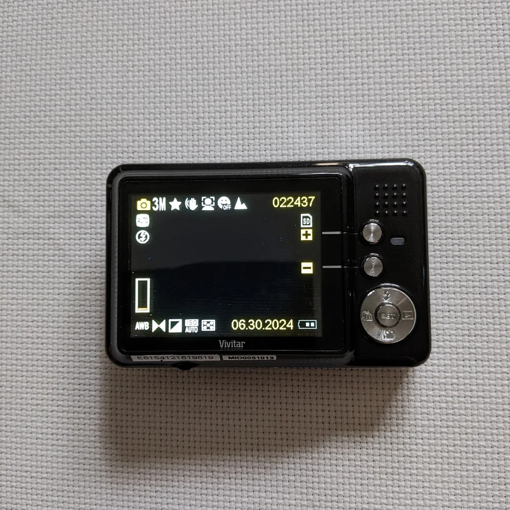 Vivitar ViviCam x029 12.1 MP Digital Camera, Case, SD Card. MISSING USB …